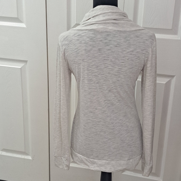 Yisdia Women's Cowl Neck Light Weight Pullover Size M - Picture 6 of 11